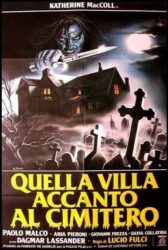 Film / Italia (1981) / Direcció: Lucio Fulci
Una família es trasllada a viure a una tranquil·la casa, a on es va cometre un assassinat. Quan ho descobreixen, el cap de família tracta d'esbrinar la causa d’aquesta mort. Mentre el seu fill veu a una nena, que li diu que s'escapi del lloc, ja que al soterrani hi ha ocult un perill. 
Un clàssic de la mà de Lucio Fulci, que ens submergeix en una tètrica història d’assassinats i misteris diversos. A mig camí entre el thriller, slasher i el giallo, aquesta pel·lícula és una mostra del millor cinema de terror italià de principis dels 80. Una pel·lícula directa, sense concessions i que realment fa por. Una oportunitat única de veure-la en pantalla gran. Un clàssic que s’ha de veure, almenys, un cop a la vida.